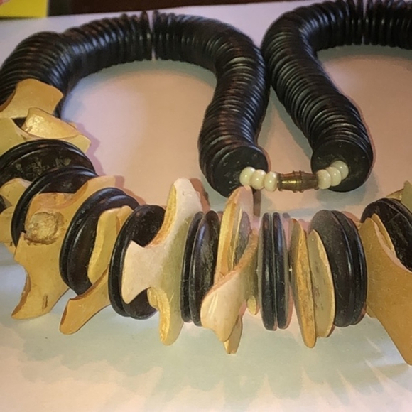 Vintage Wood Beaded Boho Tribal Black & Tan Necklace - Picture 5 of 7